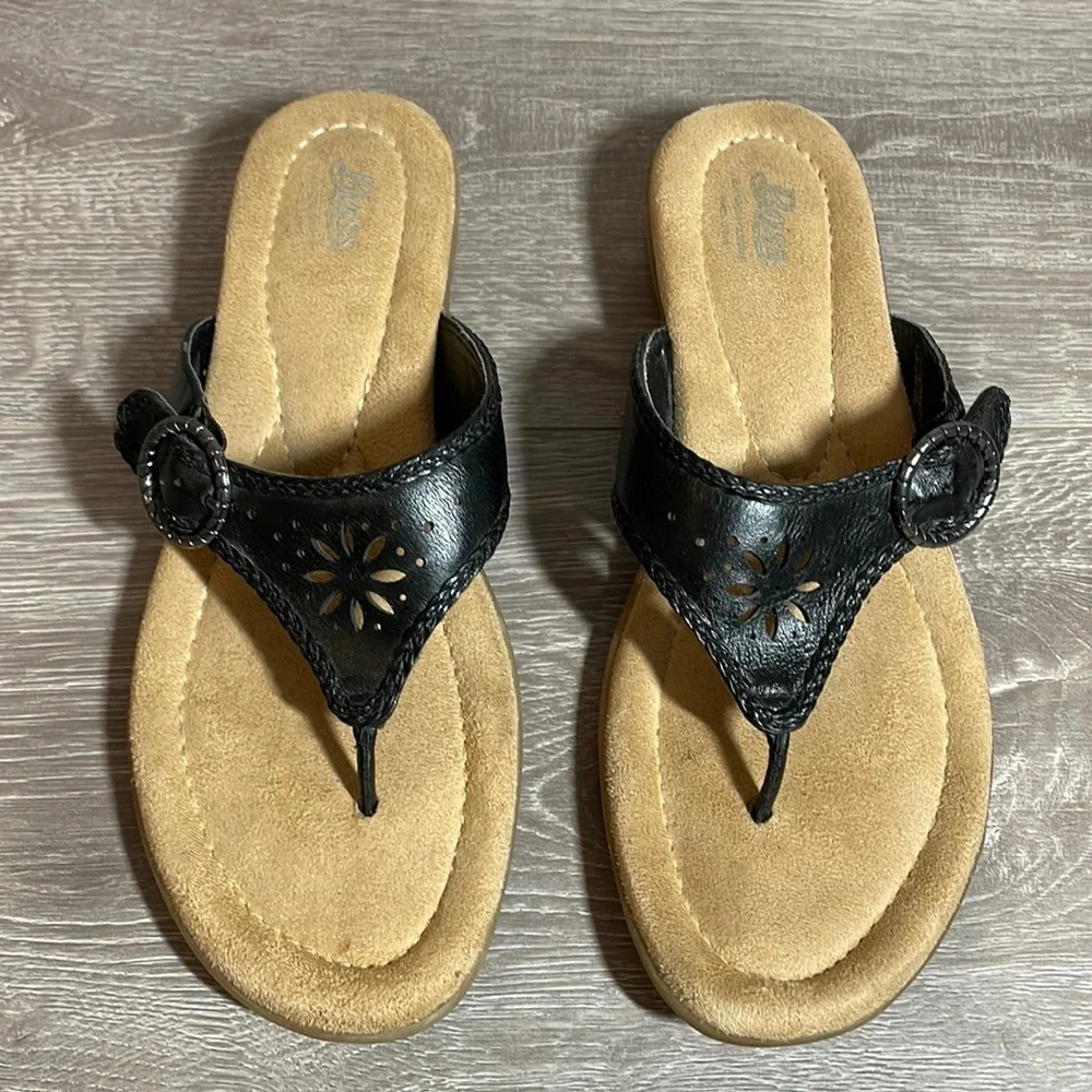 Bass Daisy Thong Buckle Sandals Black 7M